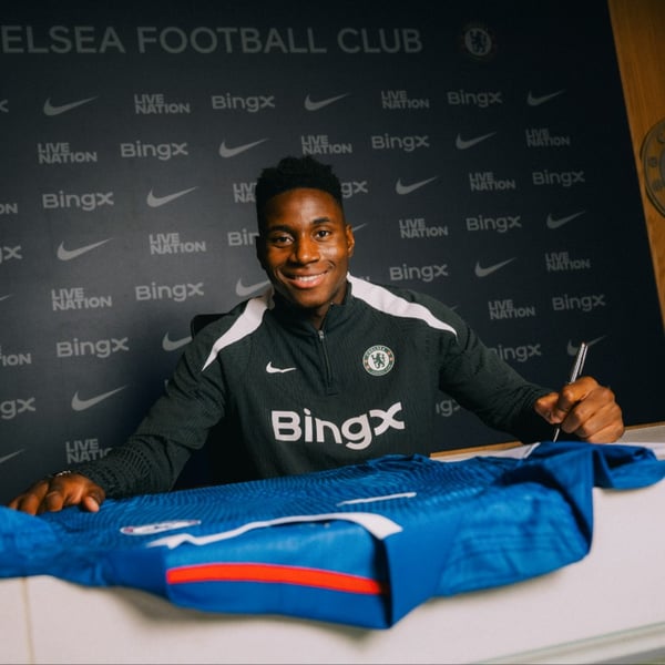 达里奥·埃苏戈 (Dario Essugo) 在今年夏天的世俱杯前正式亮相。/ X / 切尔西足球俱乐部