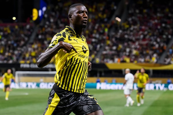 塞尔胡·吉拉西在多特蒙德战胜蒙特雷的比赛中梅开二度。/ IMAGO/Nicolo Campo