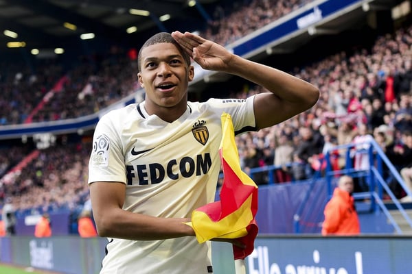 joie de Kylian Mbappe Lottin 摩纳哥 apres 儿子第二但足球 SM 卡昂 vs AS 摩纳哥 L1 19