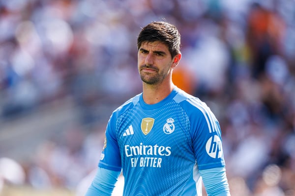蒂博·库尔图瓦对皇马对阵巴黎圣日耳曼的表现感到失望。/ IMAGO/Latin Sport Images