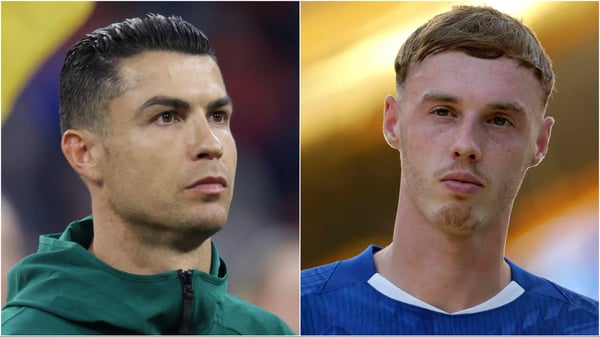 克里斯蒂亚诺·罗纳尔多(左)和科尔·帕尔默是今天的八卦头条。/ IMAGO/HMB-Media/Sportsphoto