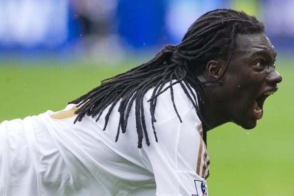 巴费蒂姆比·戈米斯的庆祝活动是英超联赛的传奇。/ IMAGO/Colorsport