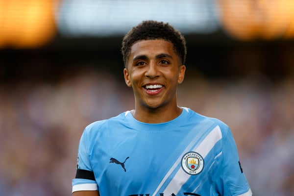 里科·刘易斯 (Rico Lewis) 并不想离开曼城。/ Malcolm Couzens/Getty Images