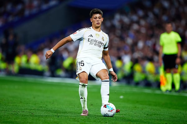 阿尔达·居勒 (Arda Güler) 是皇马的中场指挥官。/阿尔瓦罗·梅德兰达 (Alvaro Medranda)/Quality Sport Images/Getty Images