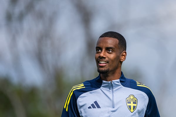 亚历山大·伊萨克 (Alexander Isak) 本赛季首次代表瑞典队出场。/ JONATHAN NACKSTRAND/AFP via Getty Images