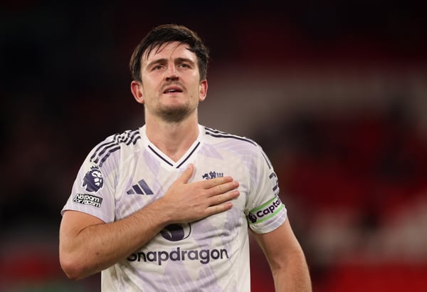 世界杯FIFA体育新闻：哈里·马奎尔头球攻入曼联制胜球。/卡尔·雷辛/盖蒂图片社