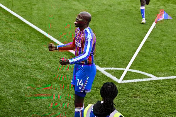 比赛用球由让·菲利普·马特塔带回家。/塞巴斯蒂安·弗雷/盖蒂图片社