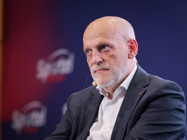 哈维尔·特巴斯对周二晚上的事态发展感到不满。/阿诺德·杰罗基/盖蒂图片社