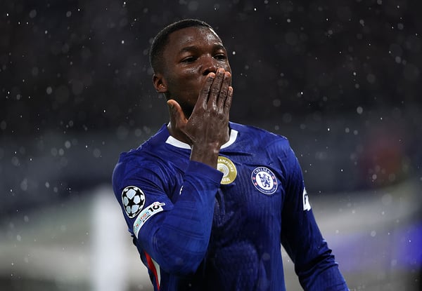 莫伊塞斯·凯塞多不断进球。/贾斯汀·塞特菲尔德/盖蒂图片社