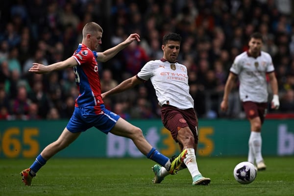 据报道，曼城队希望用沃顿来取代罗德里。/ BEN STANSALL/AFP/Getty Images