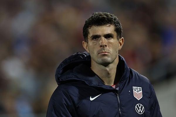 克里斯蒂安·普利西奇 (Christian Pulisic) 10 月份代表美国国家男子足球队出场两次，仅踢了 47 分钟。/奥马尔·维加 (Omar Vega)/盖蒂图片社