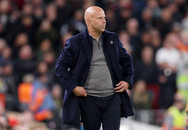 Arne Slot 意识到自己肩上的压力。/ Michael Regan/Getty Images