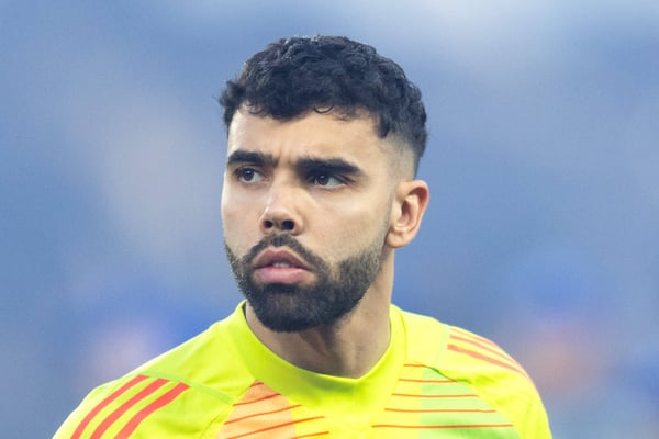 拉亚连续两年获得英超金手套奖。/ IMAGO/NurPhoto