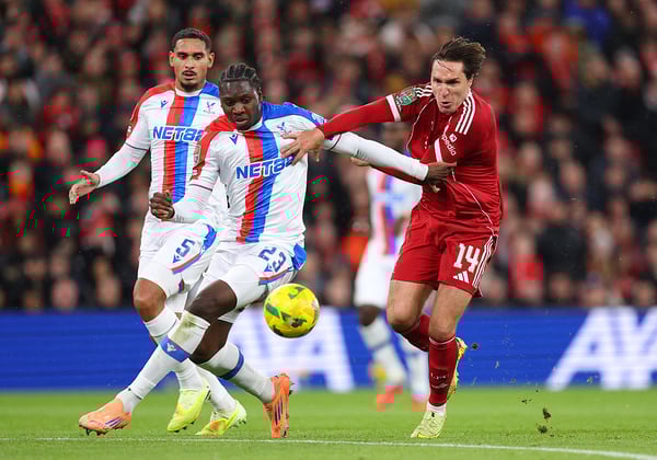 利物浦的新阵容在对阵水晶宫的比赛中表现挣扎。/ Molly Darlington/Getty Images