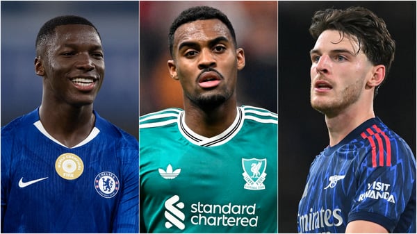 莫伊塞斯·凯塞多（左）、瑞安·格拉文伯奇（中）和德克兰·赖斯统治着联盟的中场。 / Visionhaus/Gerrit van Keulen/Soccrates/Vince Mignott/MB Media/Getty Images