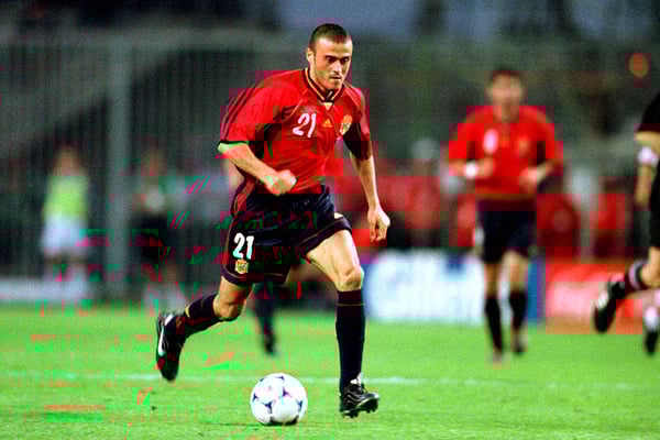 路易斯·恩里克在成为一位伟大的教练之前，曾是一位伟大的球员。/ 图片/乌韦·克拉夫特