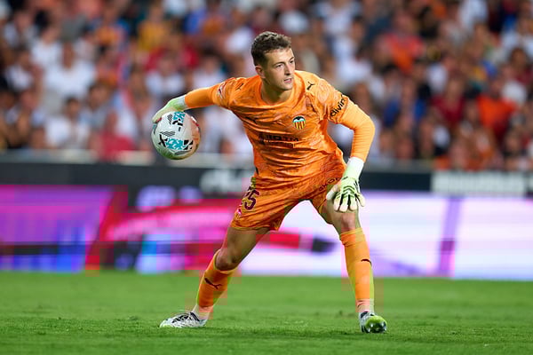 四月份瓦伦西亚击败皇家马德里时，胡伦·阿吉雷萨巴拉扑出了点球。 /艾托·阿尔卡尔德·科洛默/盖蒂图片社