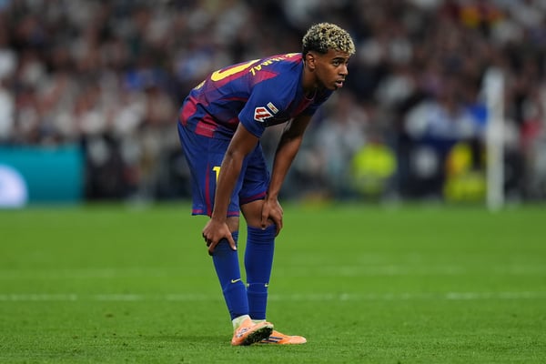 拉明·亚马尔在国家德比中表现平平。/ Angel Martinez/Getty Images