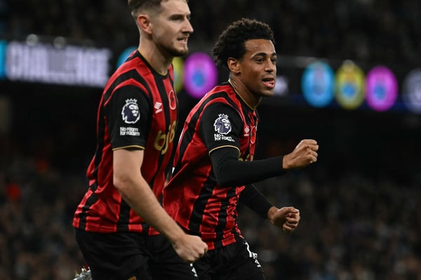 泰勒·亚当斯在对阵曼城的比赛中打入了他在英格兰足球的首粒进球,帮助球队扳平比分。/ PAUL ELLIS/AFP/Getty Images