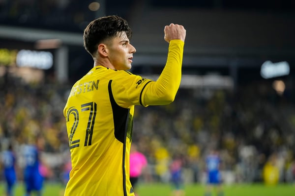 马克斯·阿夫斯滕在哥伦布机员队4-0战胜辛辛那提FC的比赛中贡献了一粒进球和一次助攻。/ Adam Cairns/Columbus Dispatch / USA TODAY NETWORK via Imagn Images