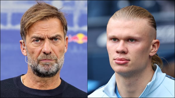 尤尔根·克洛普（左）和埃尔林·哈兰德成为今天八卦的头条新闻。 / Marcel Engelbrecht/firo sportphoto/Robbie Jay Barratt/AMA/Getty Images