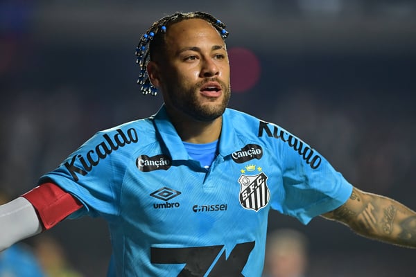 内马尔本赛季代表桑托斯出场14次,攻入3球。/ IMAGO/体育新闻图片