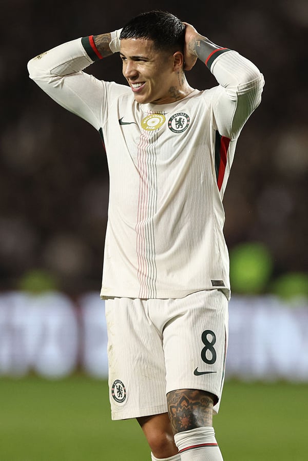 恩佐·费尔南德斯没有在巴库的比赛中首发。/ GIORGI ARJEVANIDZE/AFP/Getty Images