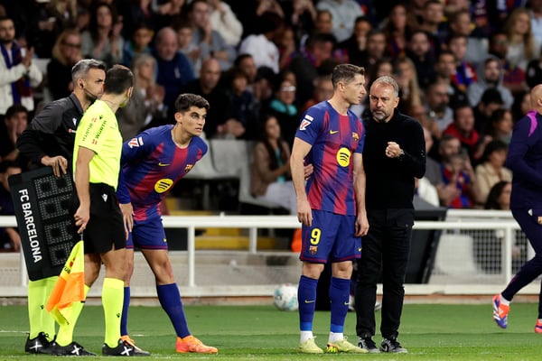 罗伯特·莱万多夫斯基(左)和汉斯·弗里克共同赢得了所有奖项。/ David Ramirez/Soccrates/Getty Images