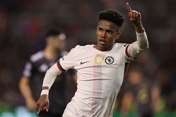 埃斯特瓦奥是切尔西在阿塞拜疆比赛中为数不多表现出色的球员之一。/ GIORGI ARJEVANIDZE/AFP/Getty Images