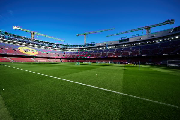 巴塞罗那即将重返诺坎普球场。/ Manuel Queimadelos/Quality Sport Images/Getty Images