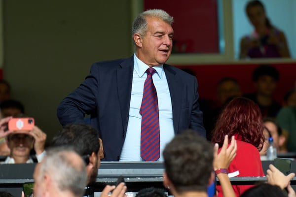 琼·拉波尔塔对诺坎普球场有着大胆的设想。/ Angel Martinez/Getty Images