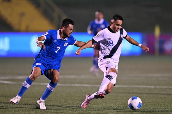 萨尔瓦多的达尔文·塞伦和危地马拉的奥斯卡·桑蒂斯