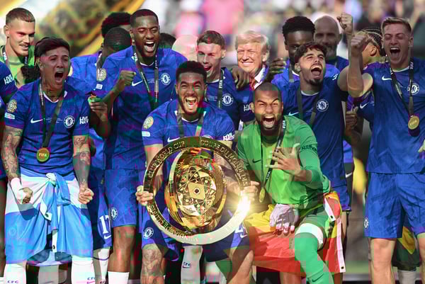 特朗普出现在切尔西俱乐部世俱杯庆祝活动的背景中。/图片/新华社