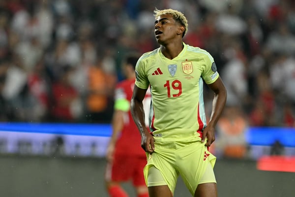 亚马尔的缺席对西班牙队来说是一个重大打击。/ Ozan Kose/AFP/Getty Images