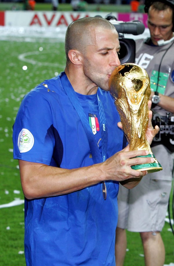 爱情的眼神。/ 卢扎尼