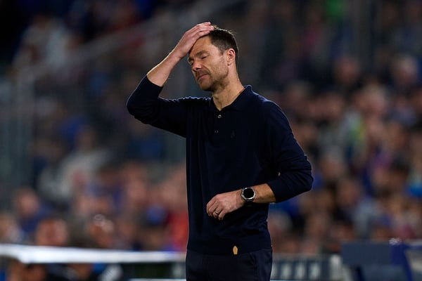 哈维·阿隆索肩负着带领皇家马德里重回胜利轨道的重任。/ Diego Souto/Getty Images