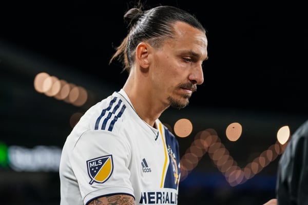 兹拉坦·伊布拉希莫维奇在2018年和2019年效力于洛杉矶银河队。/ Brace Hemmelgarn-Imagn Images