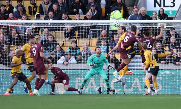 贝尔纳多·席尔瓦（图中左一）被认为没有干扰何塞·萨（图中）。/ Alex Livesey/Danehouse/Getty Images
