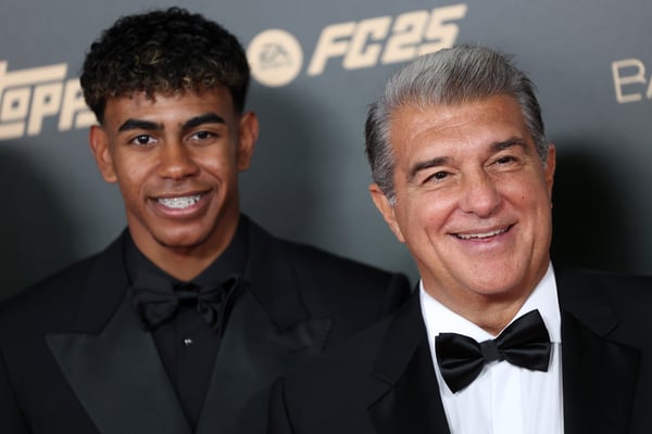 琼·拉波尔塔（右）是拉明·亚马尔的忠实粉丝。/ Pascal Le Segretain/Getty Images