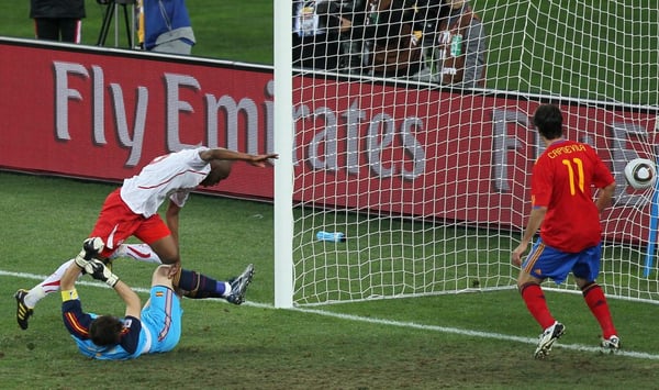 西班牙队在小组赛首轮爆冷出局。/ KARIM JAAFAR/AFP/Getty Images