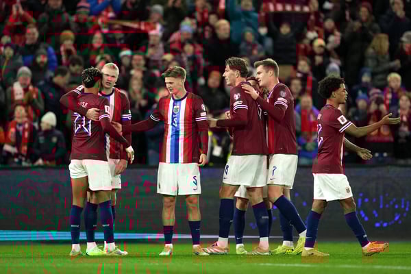 埃尔林·哈兰德在对阵爱沙尼亚的比赛中进球后庆祝