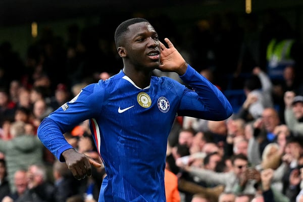 世界杯FIFA体育新闻：莫伊塞斯·凯塞多后来成为了世界最佳中场球员之一。/ GLYN KIRK/AFP/Getty Images