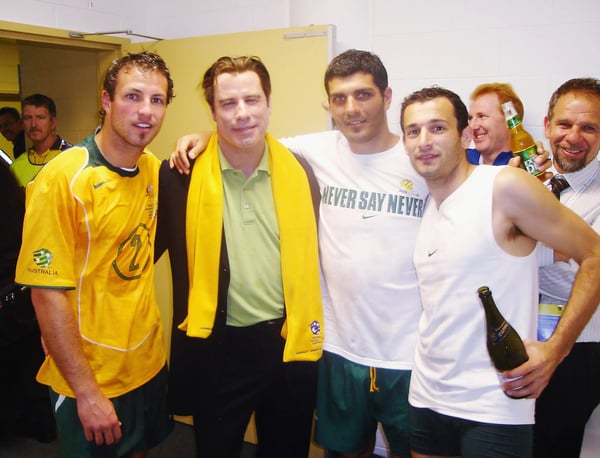 约翰·特拉沃尔塔与澳大利亚国家队在2005年世界杯预选赛中