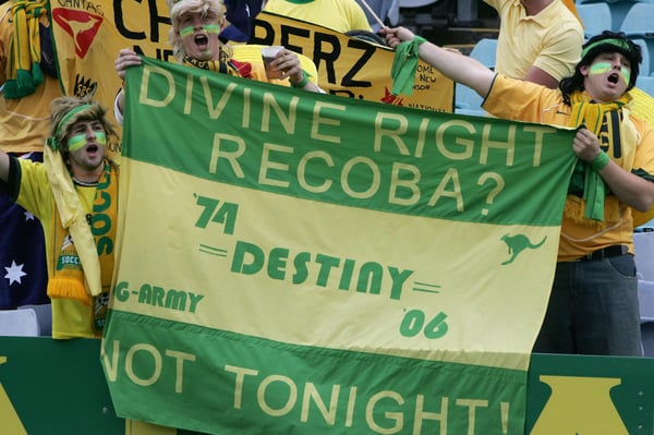 2006年世界杯预选赛澳大利亚对阵乌拉圭的比赛中，澳大利亚球迷