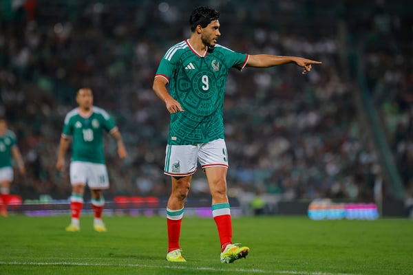 劳尔·希门尼斯在对阵乌拉圭的比赛中表现不佳。 /曼努埃尔瓜达拉马/盖蒂图片社