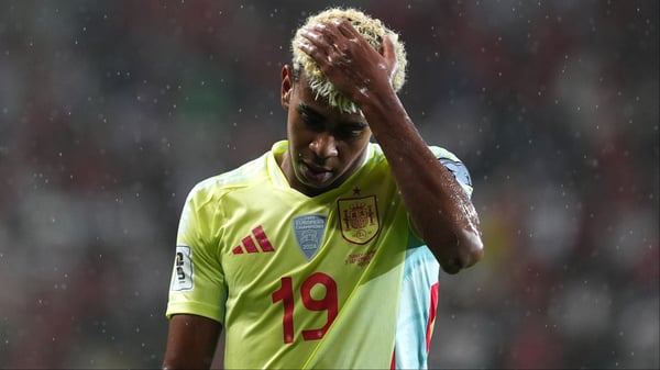 拉明·亚马尔仍在与耻骨痛带来的不适作斗争。/ Evrim Aydin/Anadolu/Getty Images