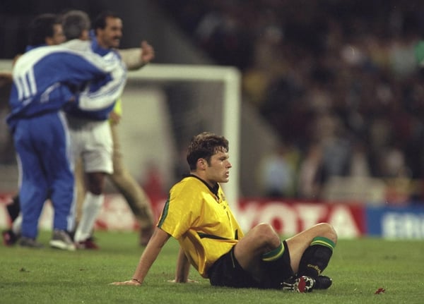1998年世界杯预选赛澳大利亚对阵伊朗的比赛中，澳大利亚球员马克·维杜卡做出反应