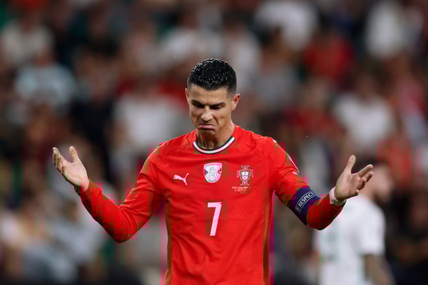 克里斯蒂亚诺·罗纳尔多的红牌可能会带来严重后果。/ Eric Verhoeven/Soccrates/Getty Images