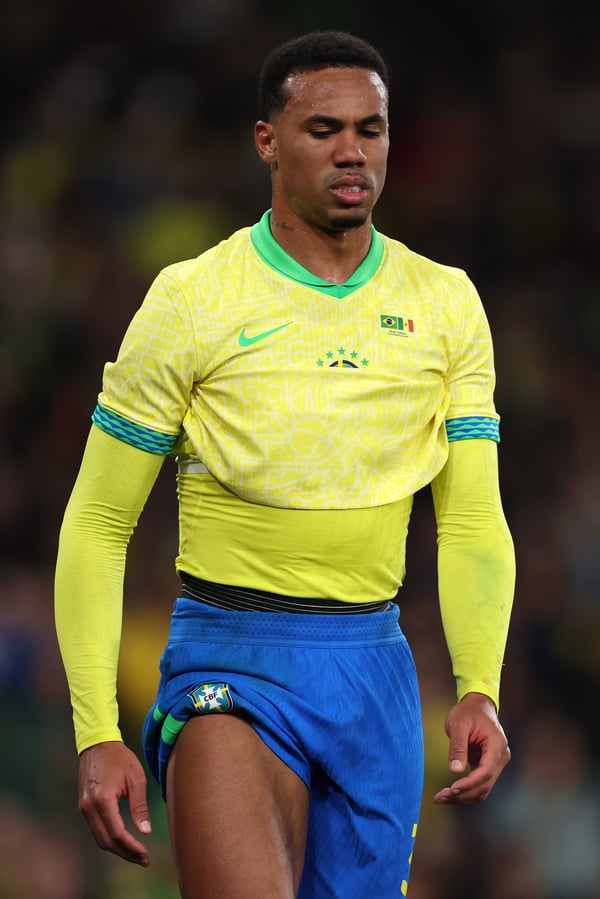 世界杯FIFA体育新闻：加布里埃尔在11月代表巴西队出战时大腿受伤。/ Ryan Pierse/Getty Images