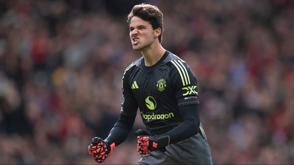 塞内·拉门斯很快就被拿来与曼联传奇球星彼得·舒梅切尔相提并论。/ Visionhaus/Getty Images